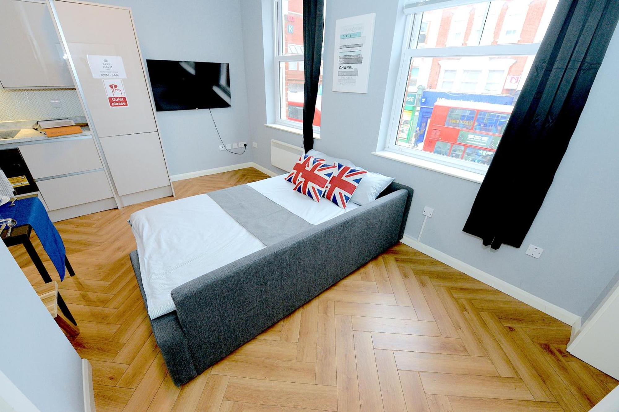 1 Bedroom Flat In Wood Green Piccadilly Line London Exterior foto