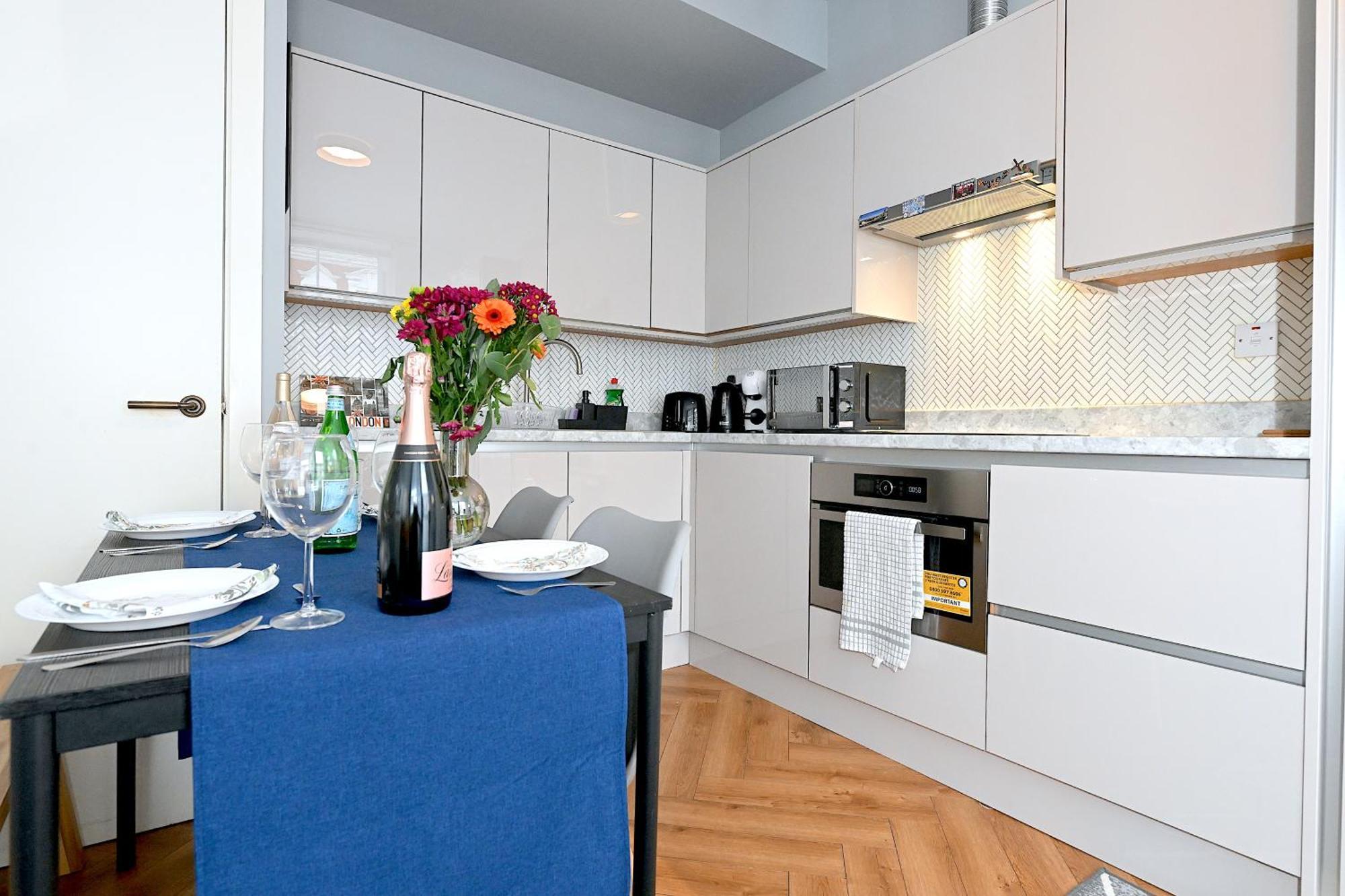 1 Bedroom Flat In Wood Green Piccadilly Line London Exterior foto
