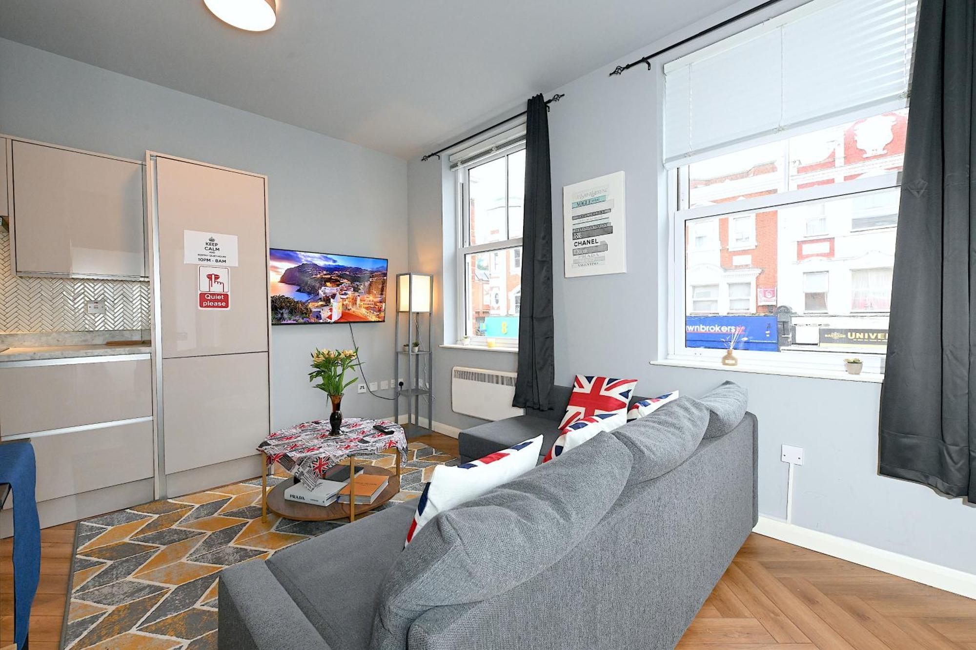 1 Bedroom Flat In Wood Green Piccadilly Line London Exterior foto