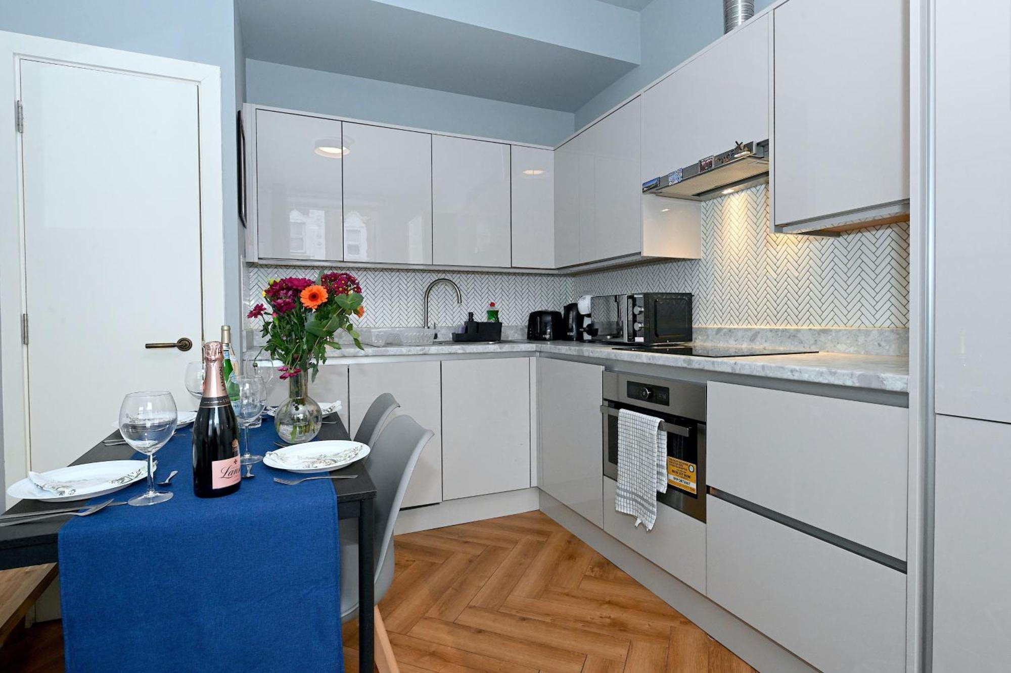 1 Bedroom Flat In Wood Green Piccadilly Line London Exterior foto